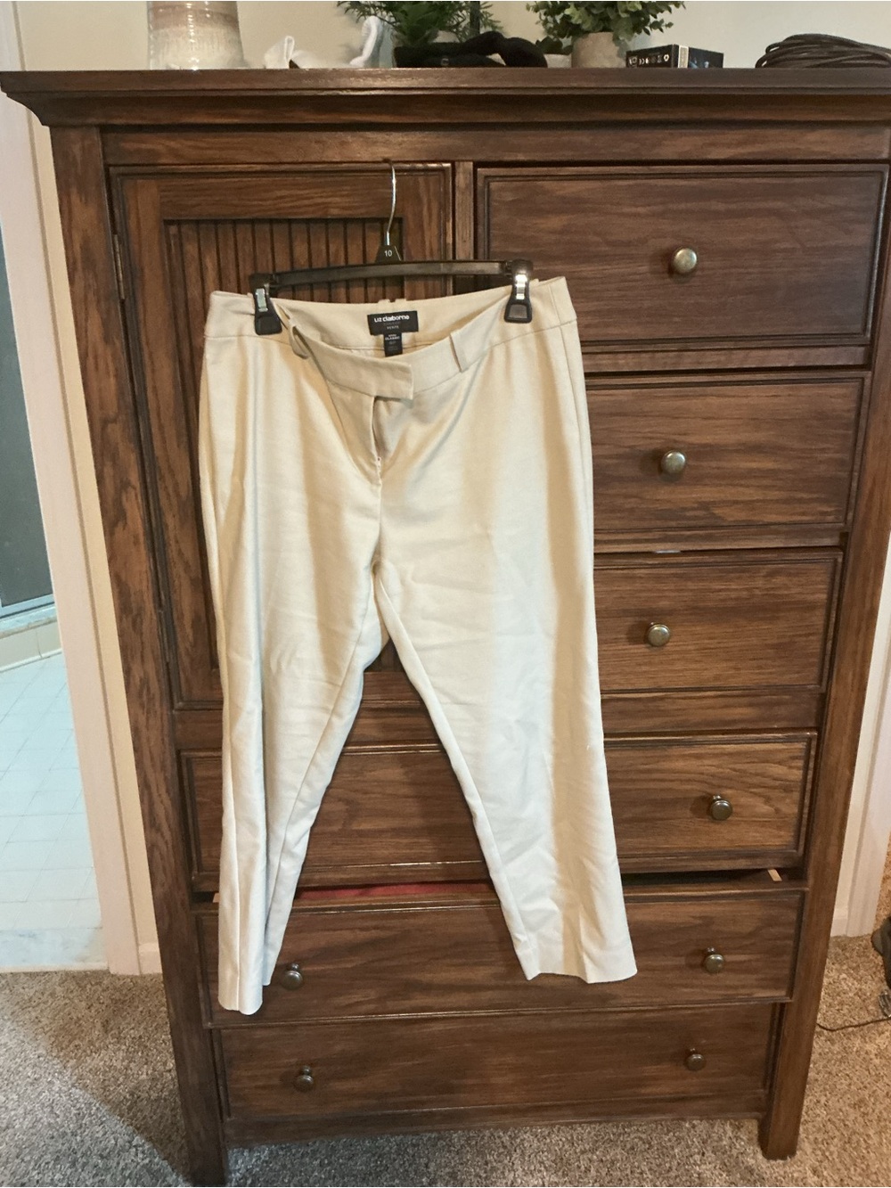 Liz Claiborne petite white cropped dress pants